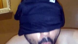 Mamando o amigo até gozar na boca