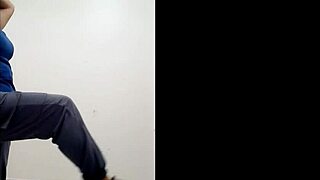 Zorra Aventurera Cleaning Lady Shows Sexy Tits in Bathroom