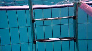 Liza Bubarek shines as hot underwater mermaid 🧜‍♀️