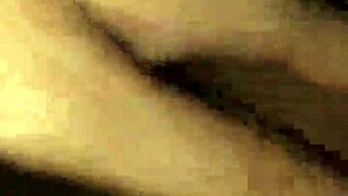 बे, आओ मेरी कजिन को चाटो जबकि वह सो रही है रात को