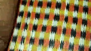 बे, आओ मेरी कजिन को चाटो जबकि वह सो रही है रात को