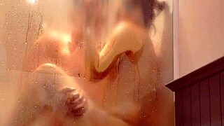 Vợ Ụp Bị Ĩt Trong Phòng Tắm