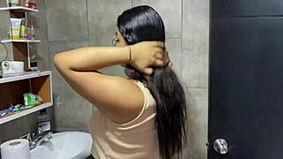 mi hermanastra tomada y jugo con su coño