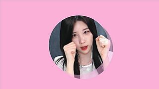 Korean Girl Dances Sensually on Phone - HOT MAGIC!