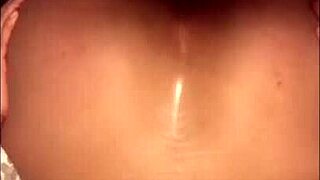 मेरे पहले सेक्स टेप में, डैडी मुझे रफ बेयरबैक फकिंग देता है कमशॉट के साथ