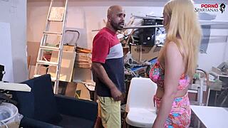 she let larissinha go with the construction guy for some fun