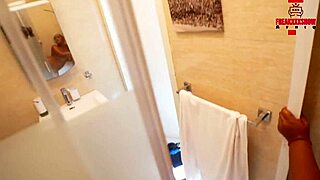 House boy and madam's intense affair in various rooms