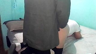 Cogemos De Perrito Un Dia De Frio En La Cama De Dos Plazas