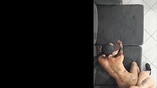 serbian sneaker fuck goes deep with victorshawer