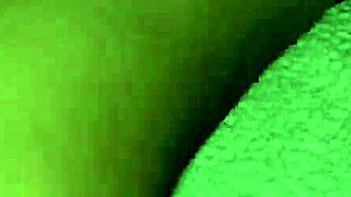 Jugueteo con las bragas de mi hermanastra