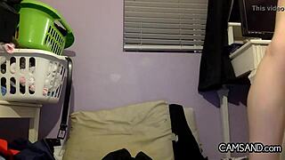 Raw American Nympho Goes Wild on Webcam