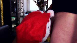 Vicky feels pleasure sucking.